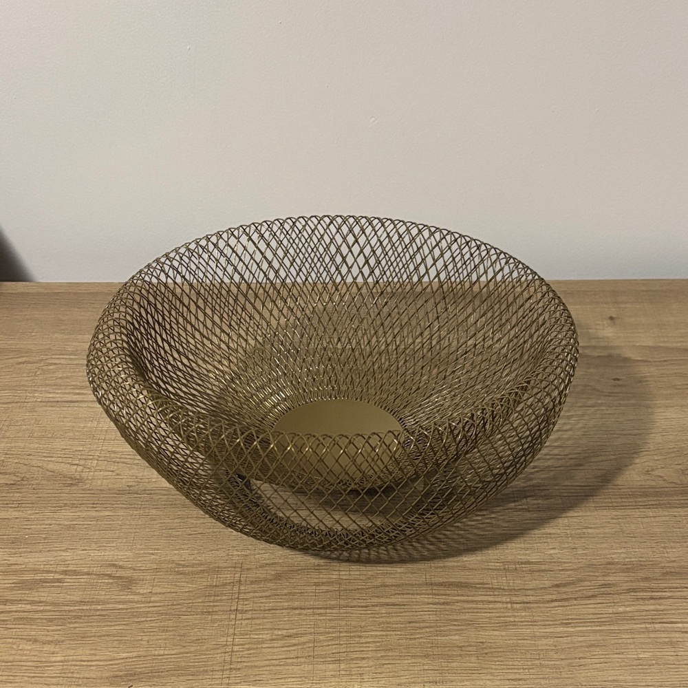10/$25 Gold Wire Mesh Bowl